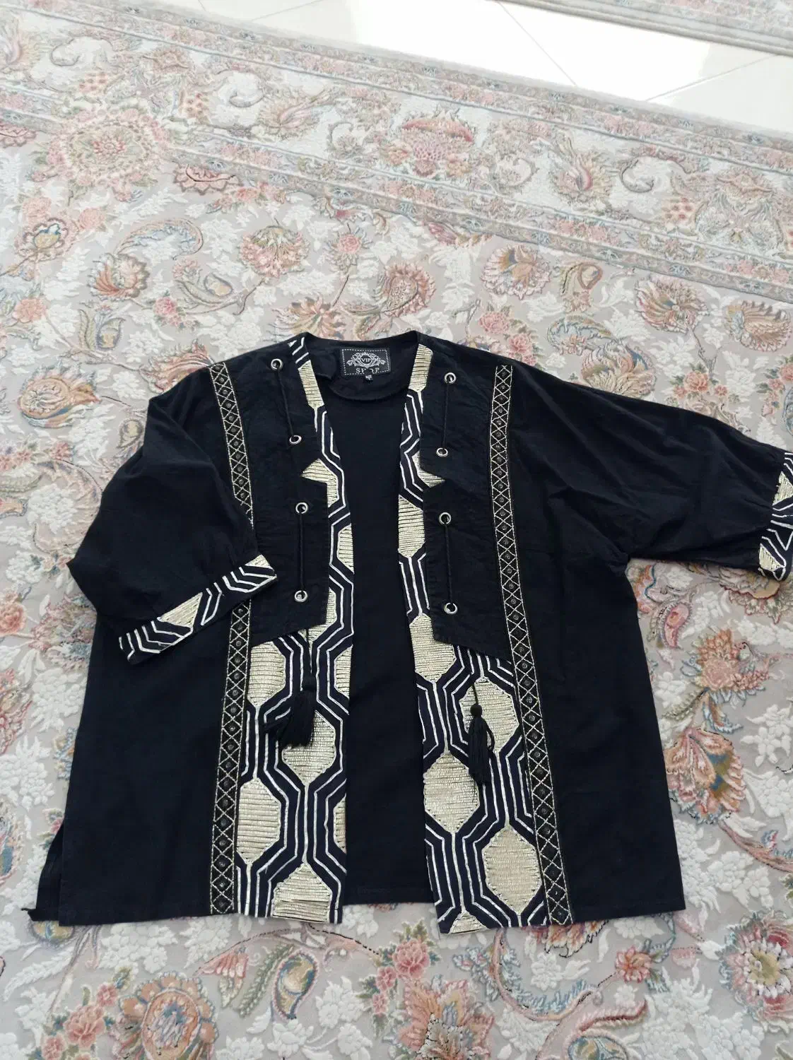 مانتو|لباس|بهارستان, |دیوار