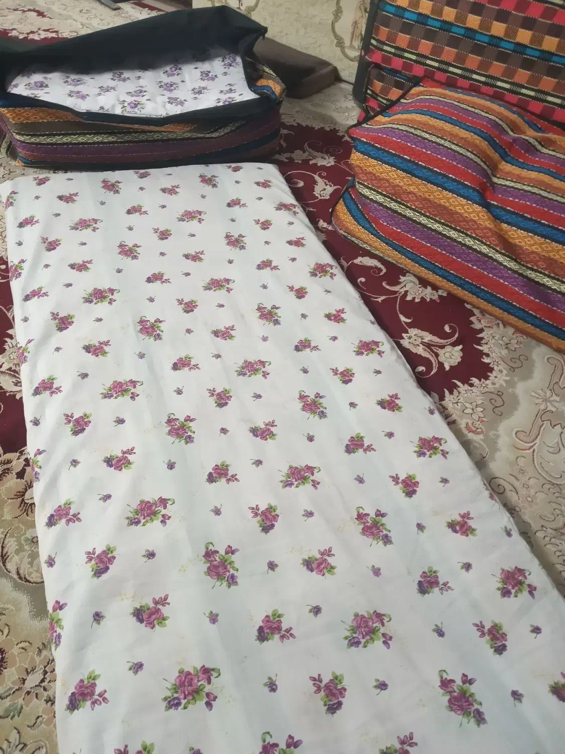 تشک پنبه ای|رختخواب، بالش، پتو|فولادشهر, مسکن مهر فولادشهر|دیوار