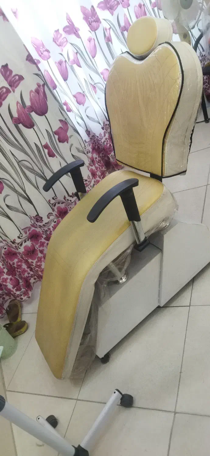 صندلی یونیت|آرایشگاه و سالن‌های زیبایی|بناب, |دیوار