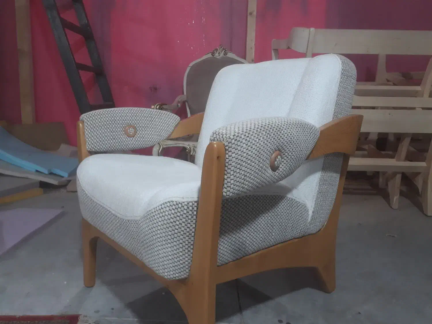 رنگ کار مبل و کارگر ساده.کنترات تضمین تعداد کار|استخدام صنعتی، فنی، مهندسی|پاکدشت, پاکدشت (مامازند)|دیوار