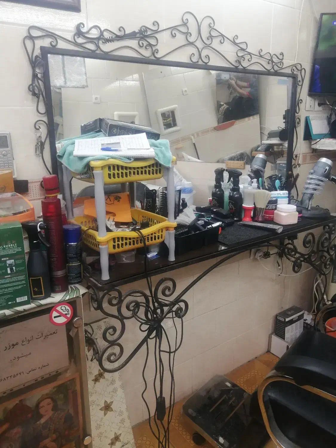 دکور آرایشگاه کامل با آینه|آرایشگاه و سالنهای زیبایی|آبادان, |دیوار