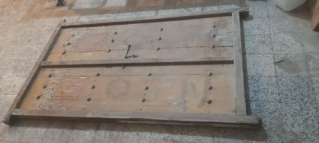 درب عتیقه چوبی|کلکسیون اشیاء عتیقه|بوشهر, |دیوار