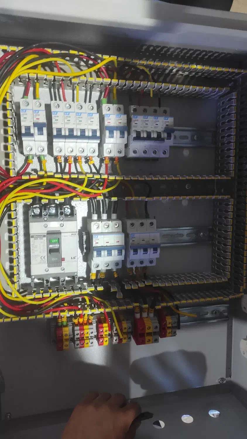 خدمات برق صنعتی(تابلو برق)|خدمات پیشه و مهارت|کاشان, باهنر|دیوار