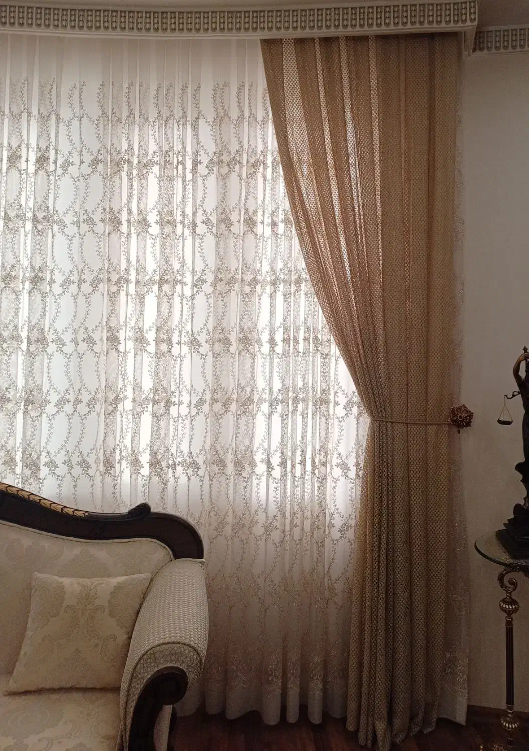 پرده و ۲ تا والان کاملا سالم ۷۵۰۰/۰۰۰۰|پرده، رانر، رومیزی|اردبیل, |دیوار