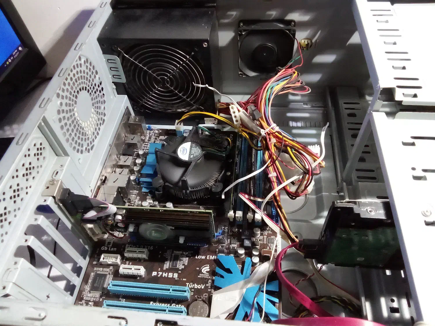 کیس کورای تری چهار هسته و رم 8 گیگ DDR3|رایانه رومیزی|زاهدان, |دیوار