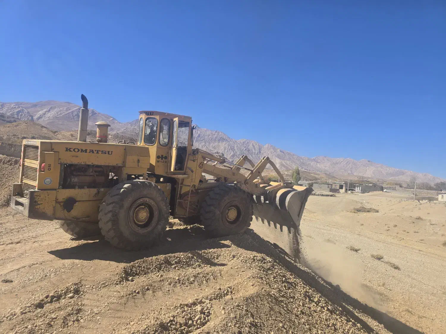 لودر کوماتسو ۱۲۰|خودرو سنگین|صمصامی, |دیوار