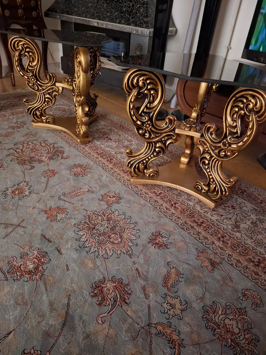 میزجلومبلی و۲تاعسلی سلطنتی اصل درحدنو بدون خط وخش|مبلمان خانگی و میز عسلی|کرمانشاه, |دیوار