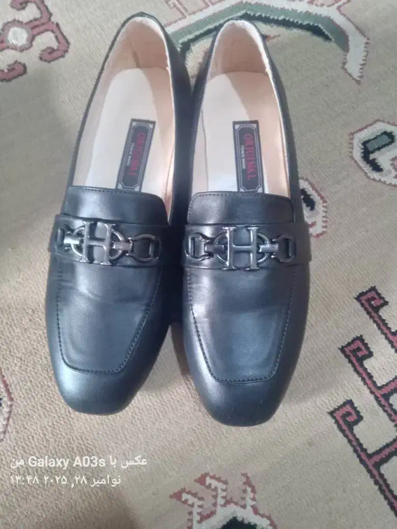 کفش|کیف، کفش، کمربند|کاشان, زیدی|دیوار