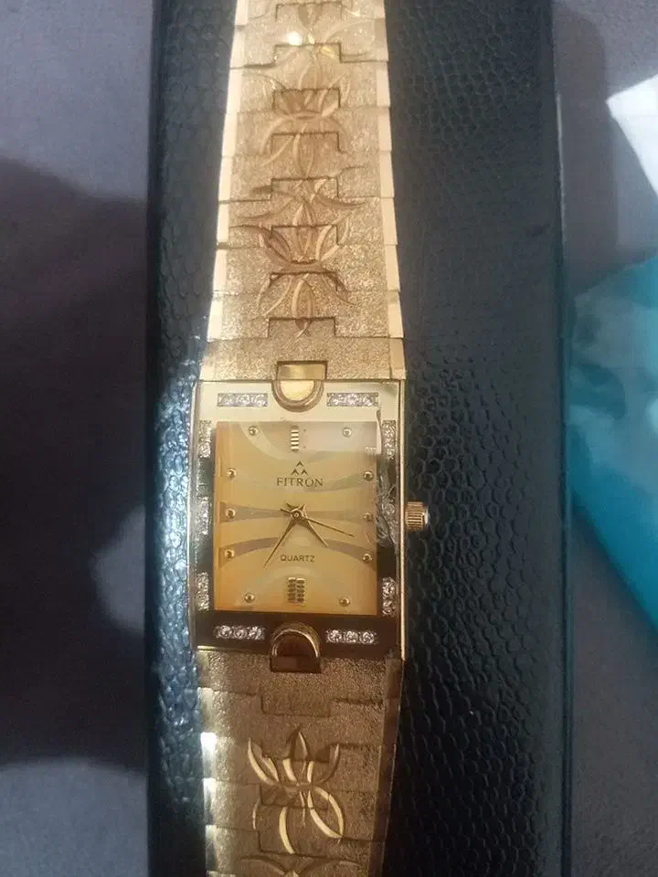 ساعت مچی  زنانه  دارای طلای ۲۲عیار|ساعت|پردیس, فاز ۳|دیوار