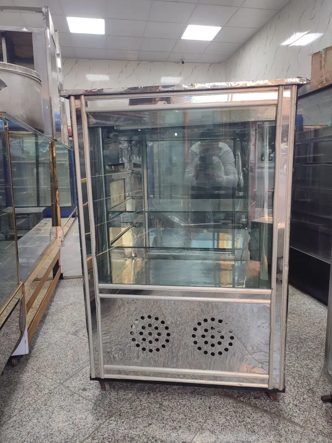 یخچال مکعبی ویترینی یک متری در حد نو|فروشگاه و مغازه|نسیمشهر, |دیوار