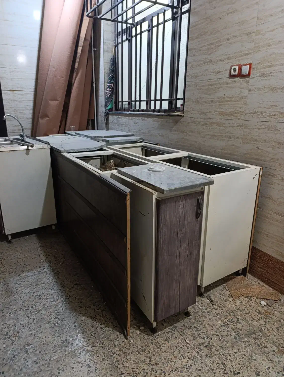 درب و پنجره و کابینت|مصالح و تجهیزات ساختمان|اهواز, کوی باهنر|دیوار