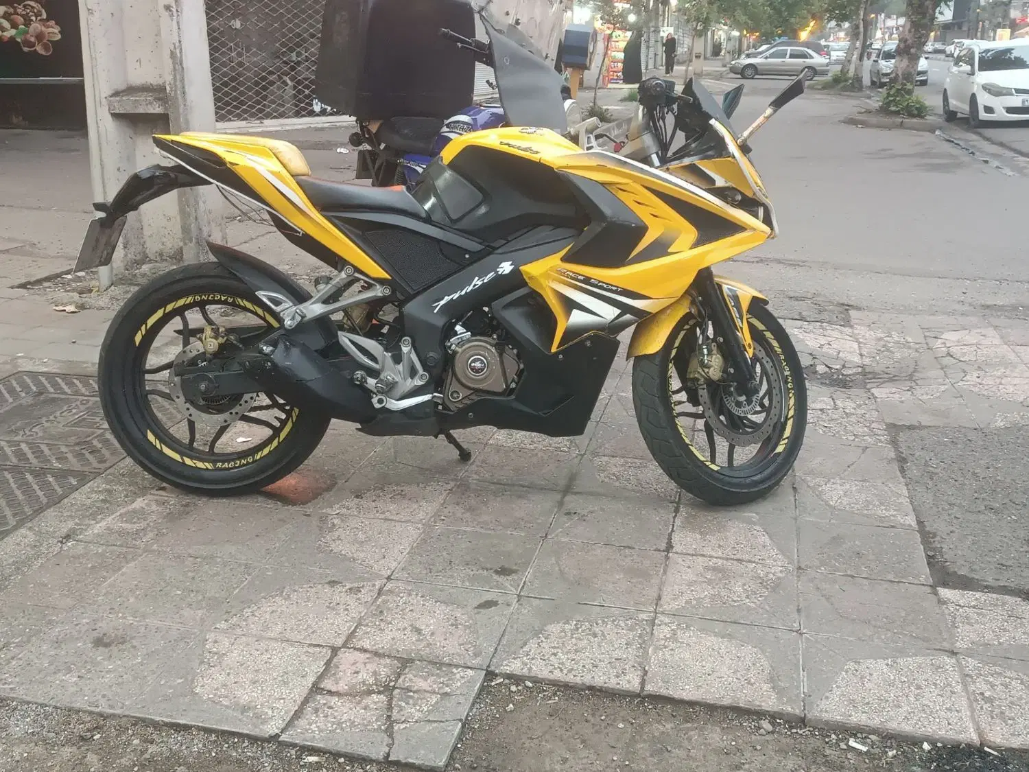 rs200|موتورسیکلت|رشت, شالکو|دیوار