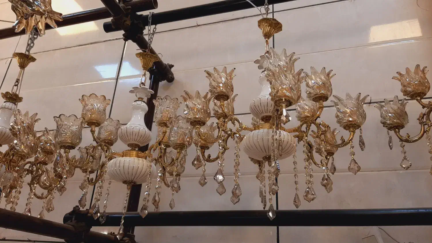 لوستر سرامیک راه راه طلا ۸شعله تجهیز برنز سوگلی|لوستر و چراغ آویز|زنجان, |دیوار