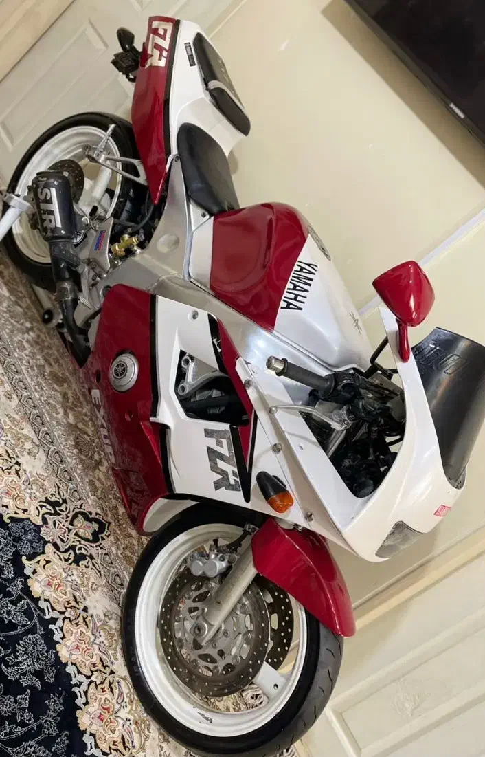 YAMAHA FZR 400|موتورسیکلت|رباط‌کریم, رباط‌کریم|دیوار