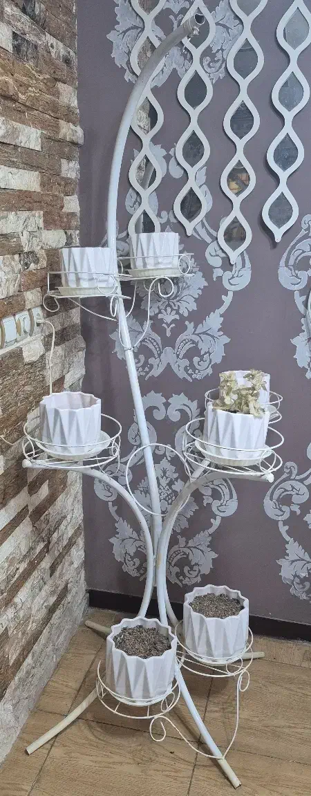 استند زیبای فلزی همراه گلدان|صنایع دستی و سایر لوازم تزئینی|بندر ماهشهر, |دیوار