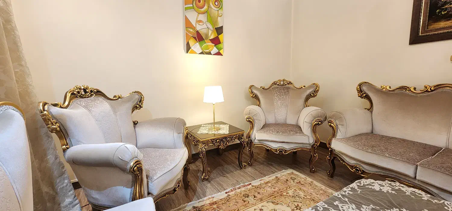 فروش یک دست مبلمان کلاسیک و میز نهارخوری ۸ نفره|مبلمان خانگی و میز عسلی|تهران, قلهک|دیوار