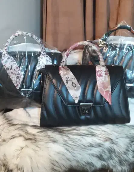 کیف نو|کیف، کفش، کمربند|اصفهان, باغ دریاچه|دیوار