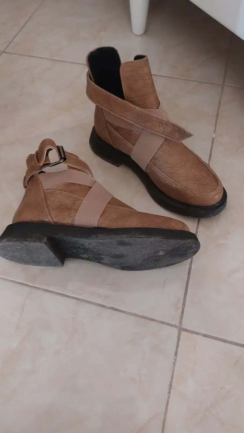 کتونی و نیم بوت|کیف، کفش، کمربند|نیشابور, شهرآرا|دیوار