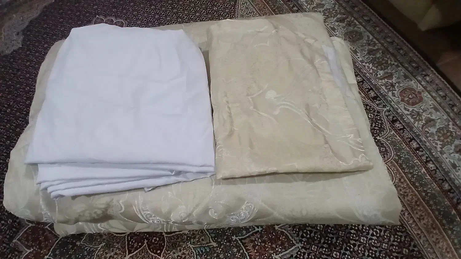 رو تختی ساتن|رختخواب، بالش، پتو|اهواز, زیتون کارگری|دیوار