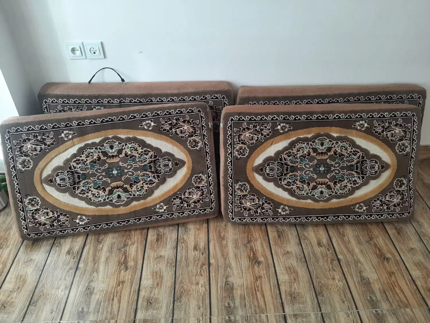 پشتی زیبا وسالم|پشتی|بوکان, |دیوار