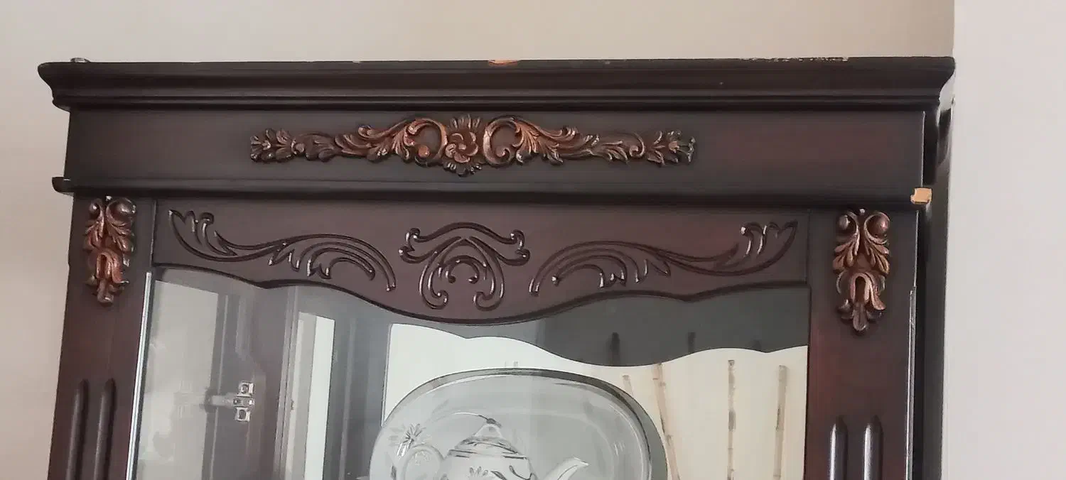 بوفه چوب گردو کاملا سالم و تمیز شیک|بوفه، ویترین، کنسول|شهریار, شهرک وائین|دیوار