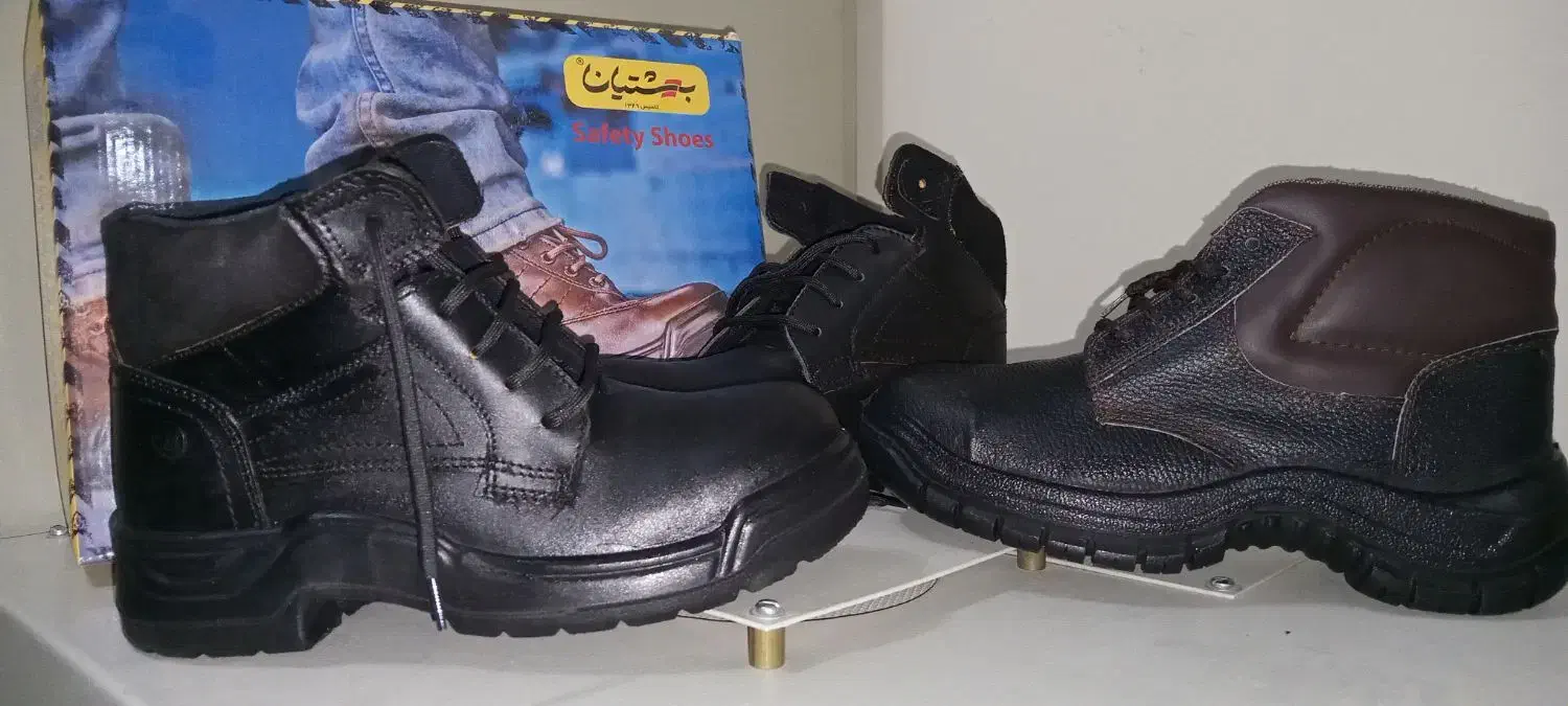 پوتین|کیف، کفش، کمربند|صدرا-فارس, فاز ۱|دیوار