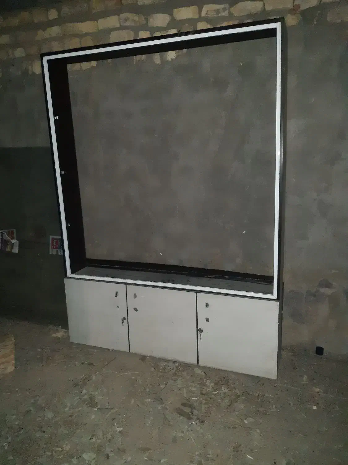 ویترین ام دی اف مغازه ای|فروشگاه و مغازه|کاشان, کارگر|دیوار