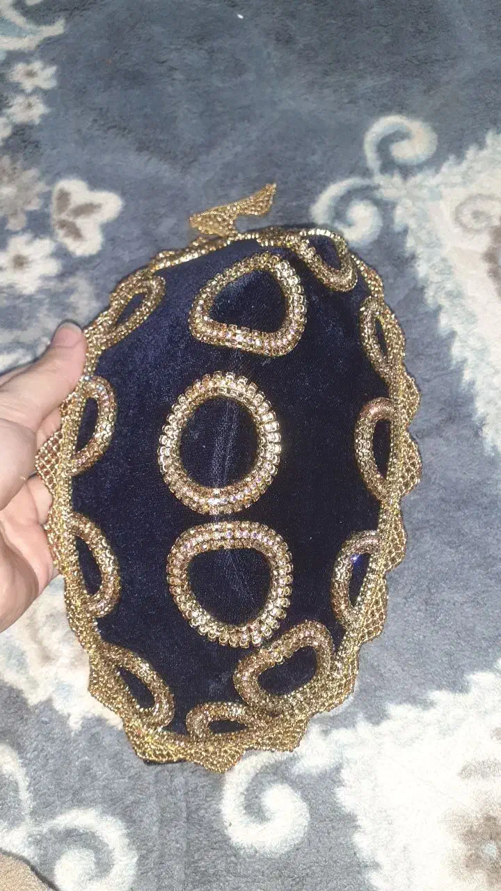 کلاه لچکی|لباس|یاسوج, |دیوار