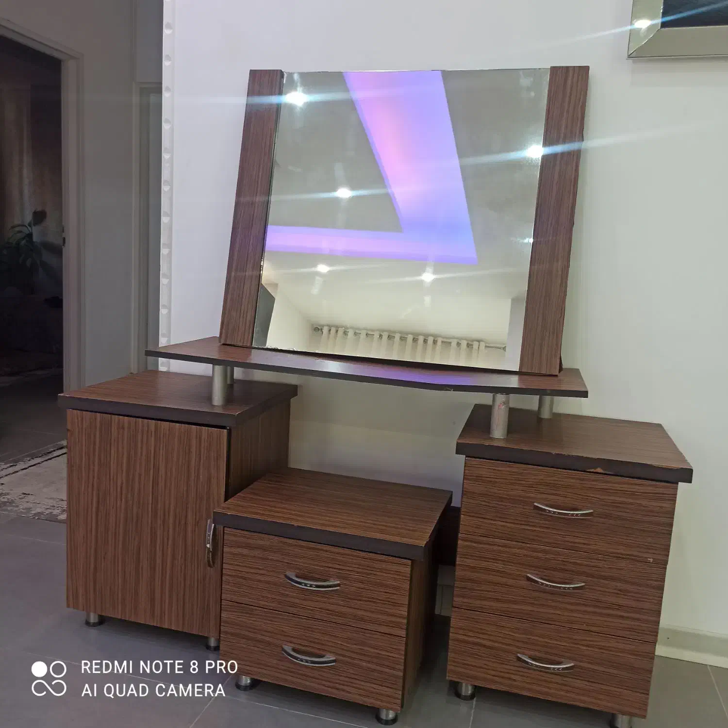 میز آرایش|تخت و سرویس خواب|ساری, |دیوار