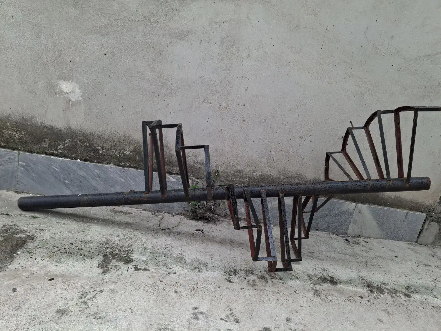 پله گرد آهنی|مصالح و تجهیزات ساختمان|رشت, جهاد|دیوار