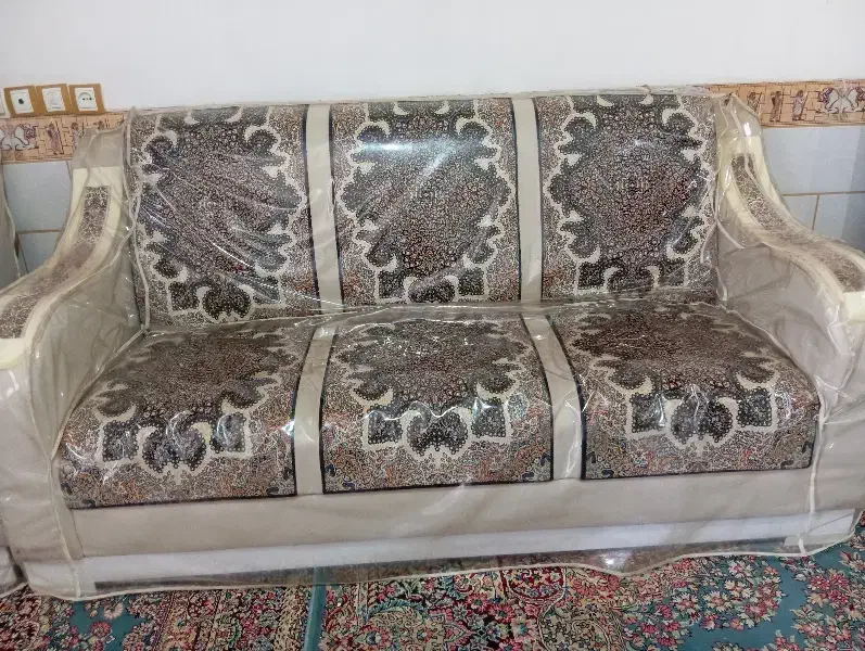 مبل قالی ۷ نفره راحتی|مبلمان خانگی و میز عسلی|زرند, |دیوار