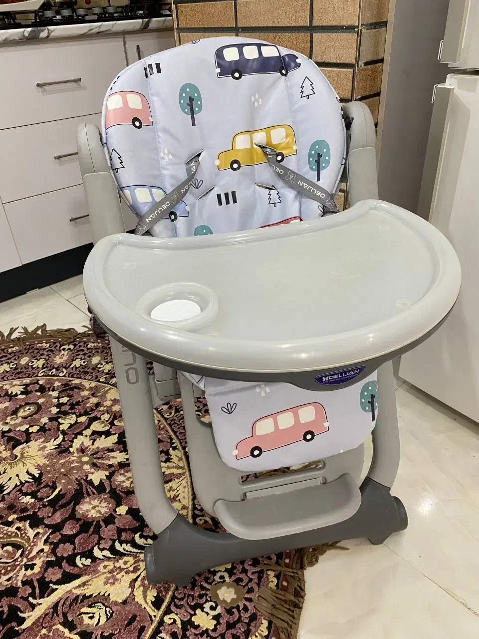 صندلی غذا|تخت و صندلی بچه|رشت, باهنر|دیوار