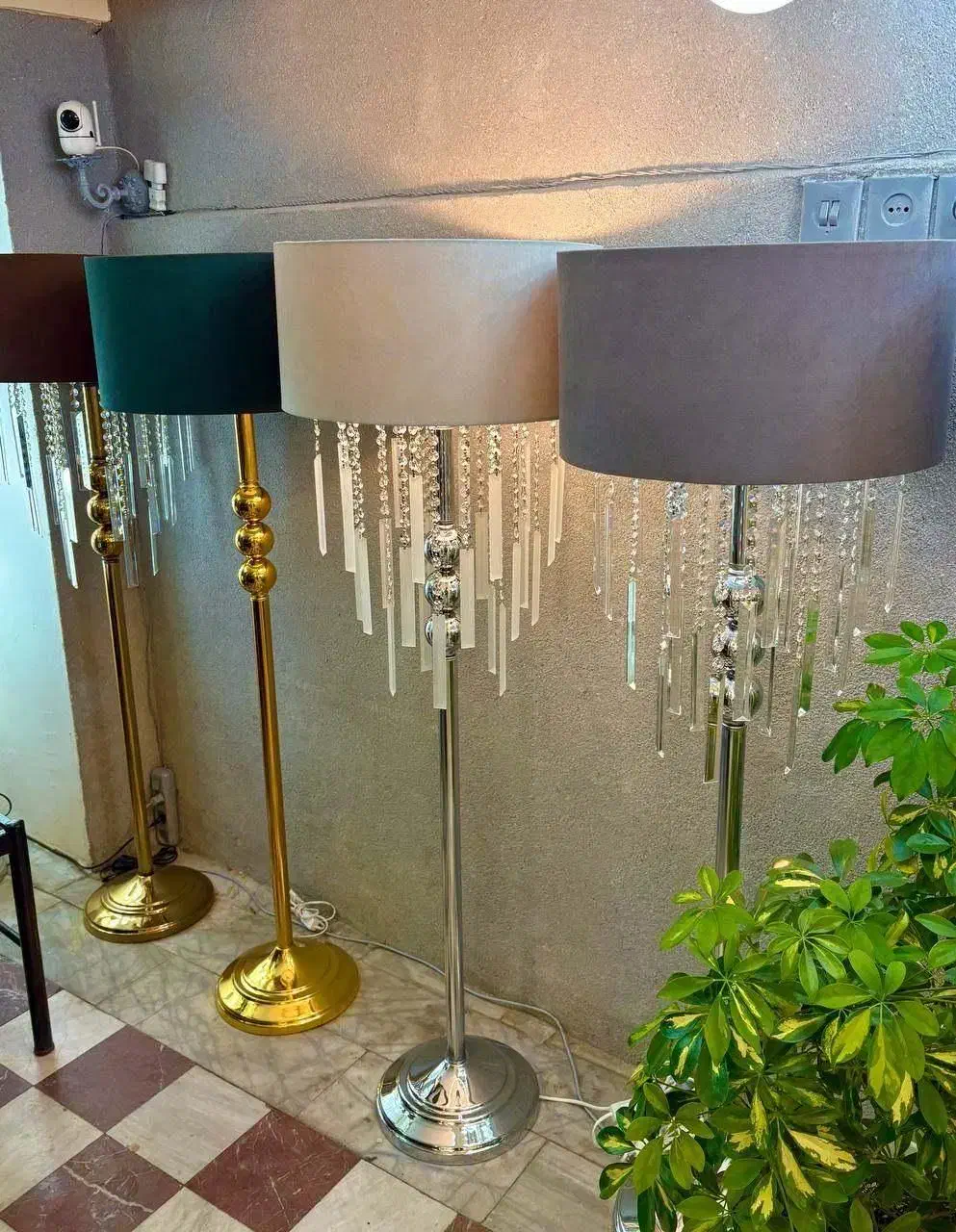 حراج آباژور ایستاده کنار سالنی بمدت محدود|چراغ خواب و آباژور|تبریز, |دیوار