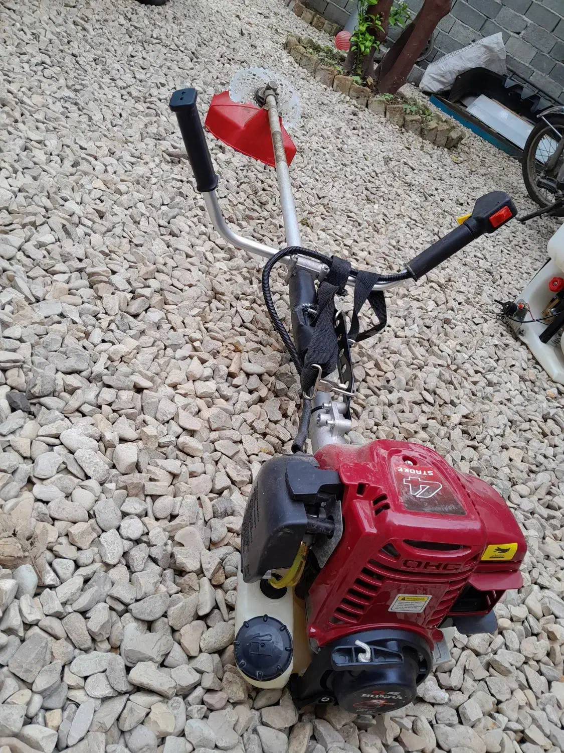 علفتراشی پاکسازی،حرس قطع درخت،سمپاشی علفکُش، نقاشی|خدمات باغبانی و درختکاری|قائم‌شهر, |دیوار