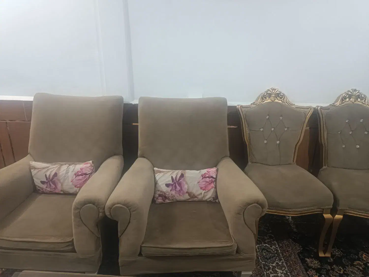 یک دست مبل ۴ نفره تمیز با یه عسلی بزرگ|مبلمان خانگی و میز عسلی|دورود, |دیوار