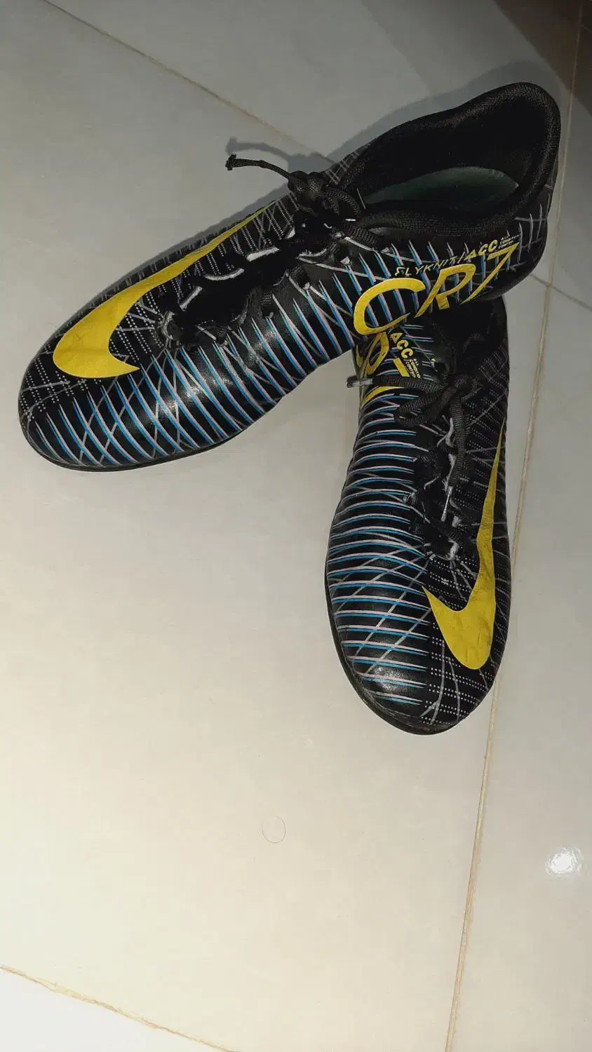 کفش فوتبالی برای چمن میخ دار|کیف، کفش، کمربند|تربتحیدریه, حسنی بالا|دیوار