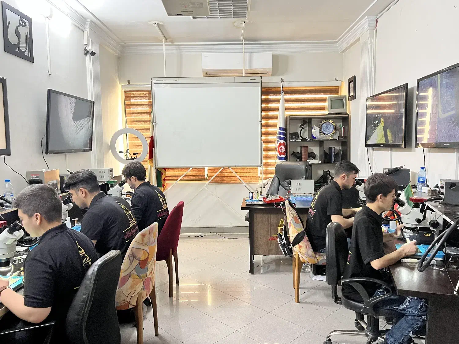 آموزش فوقتخصصی تعمیرات موبایل در کافه آموزشگاه|خدمات آموزشی|تهران, میدان ولیعصر|دیوار