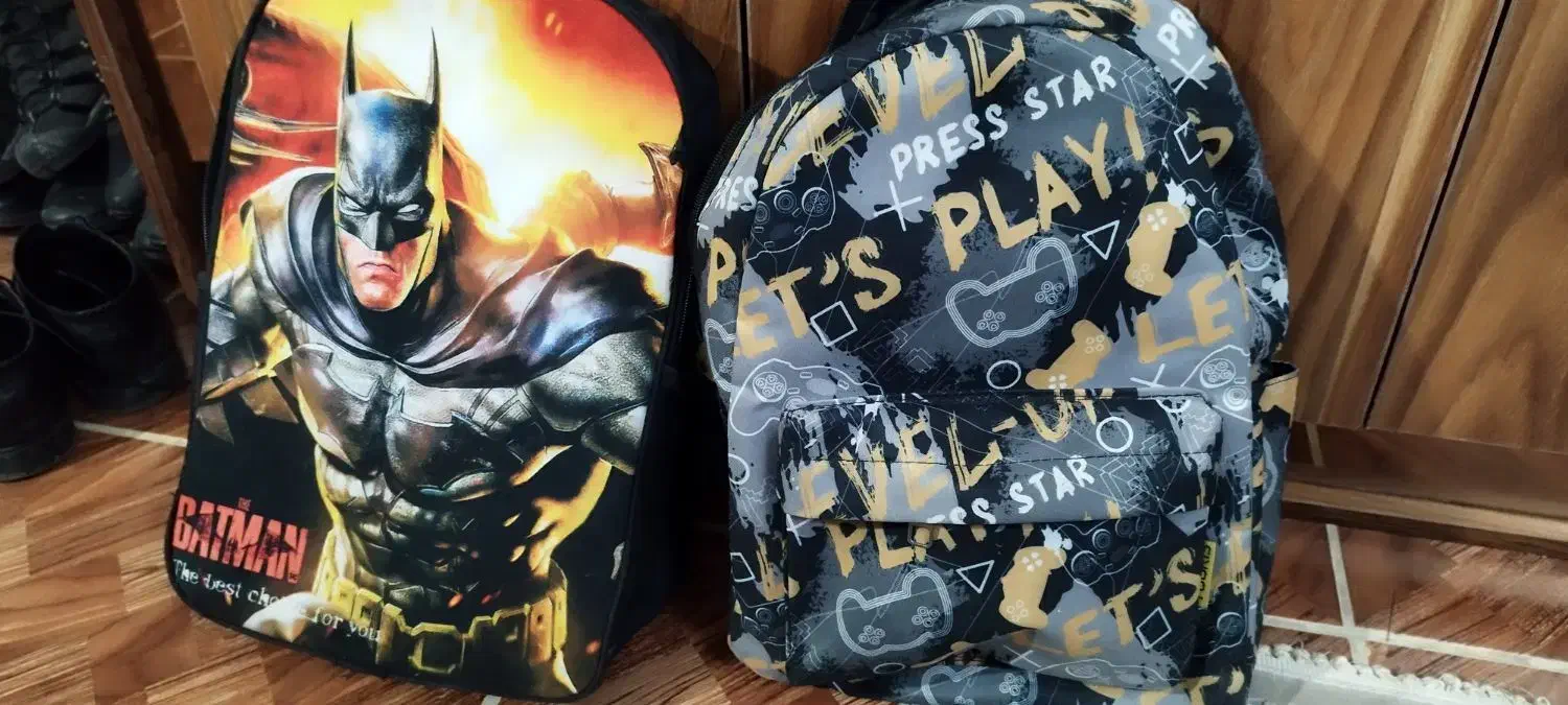 تعدادی کفش و کیف مدرسه پسرانه|کفش و لباس بچه|نور, |دیوار