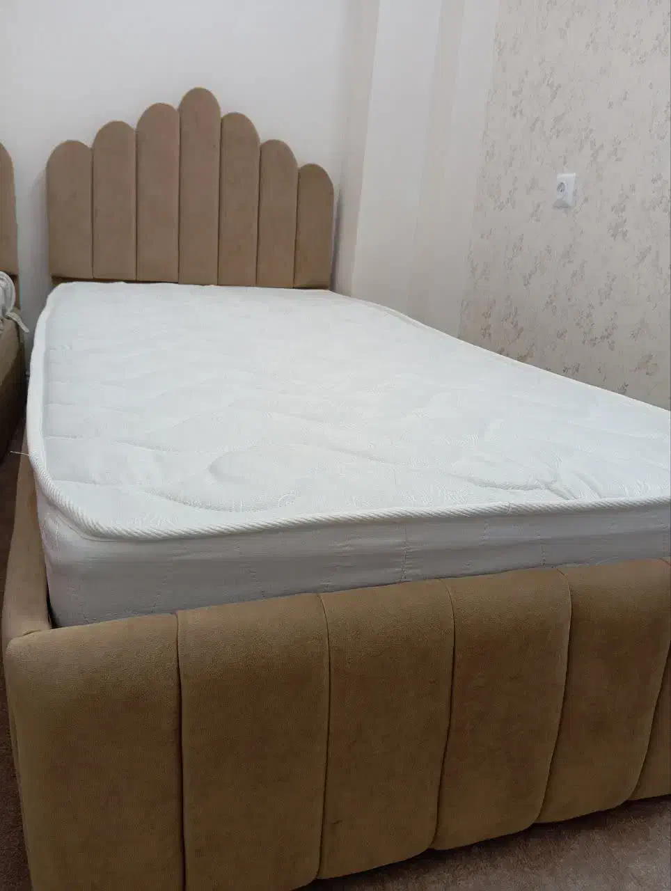 تخت خواب یک نفره|تخت و سرویس خواب|قم, آزادگان|دیوار