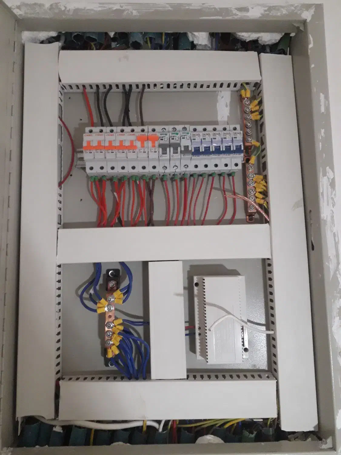 سیم کشی ساختمان|خدمات پیشه و مهارت|اردبیل, |دیوار