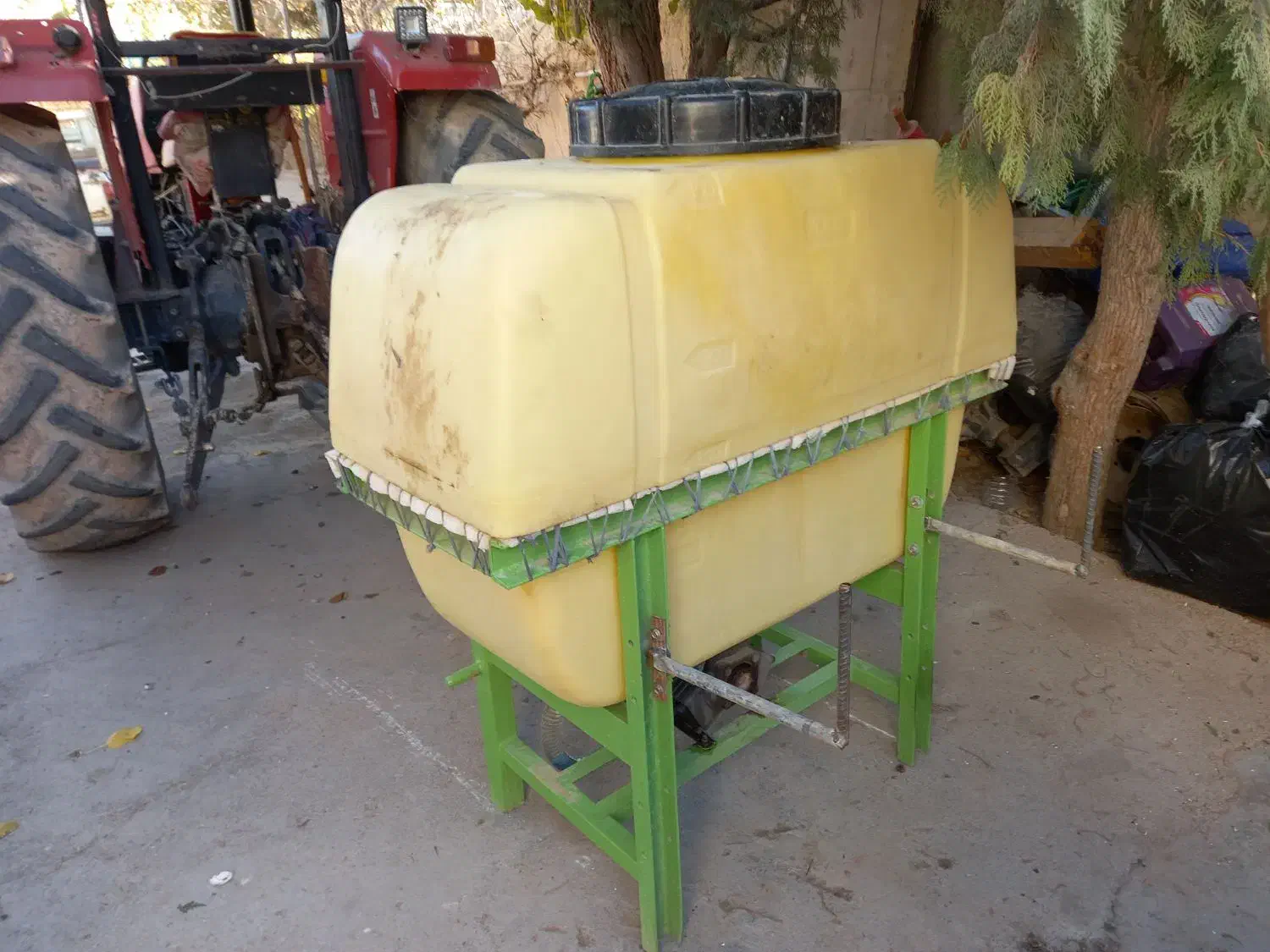 سم پاش پشت تراکتوری ۴۰۰ لیتری در حد نو|ماشینآلات صنعتی|آشخانه, |دیوار