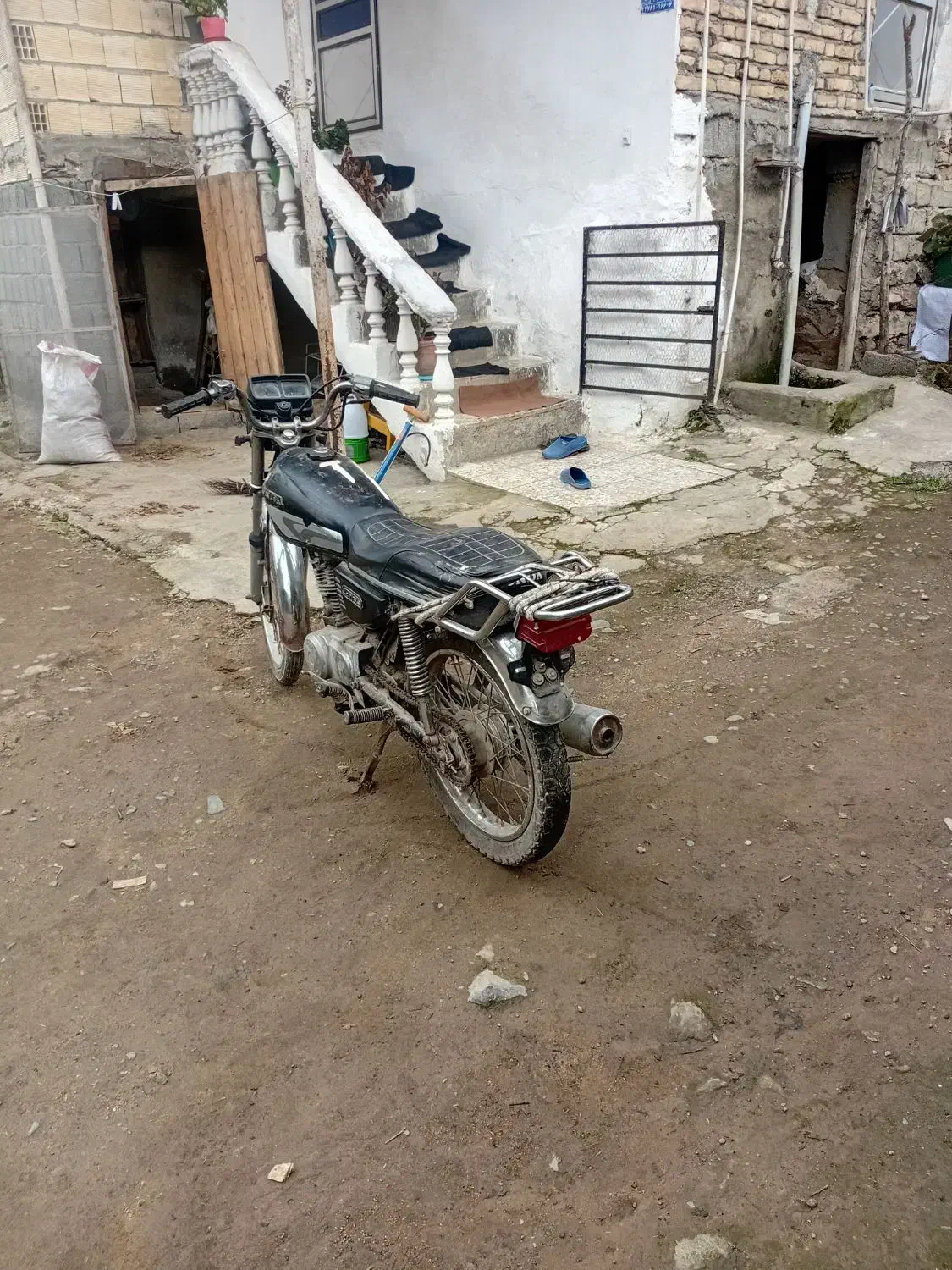 یک دستگاه موتور سیکلت مدل ۸۲ مزایده|موتورسیکلت|لنگرود, |دیوار