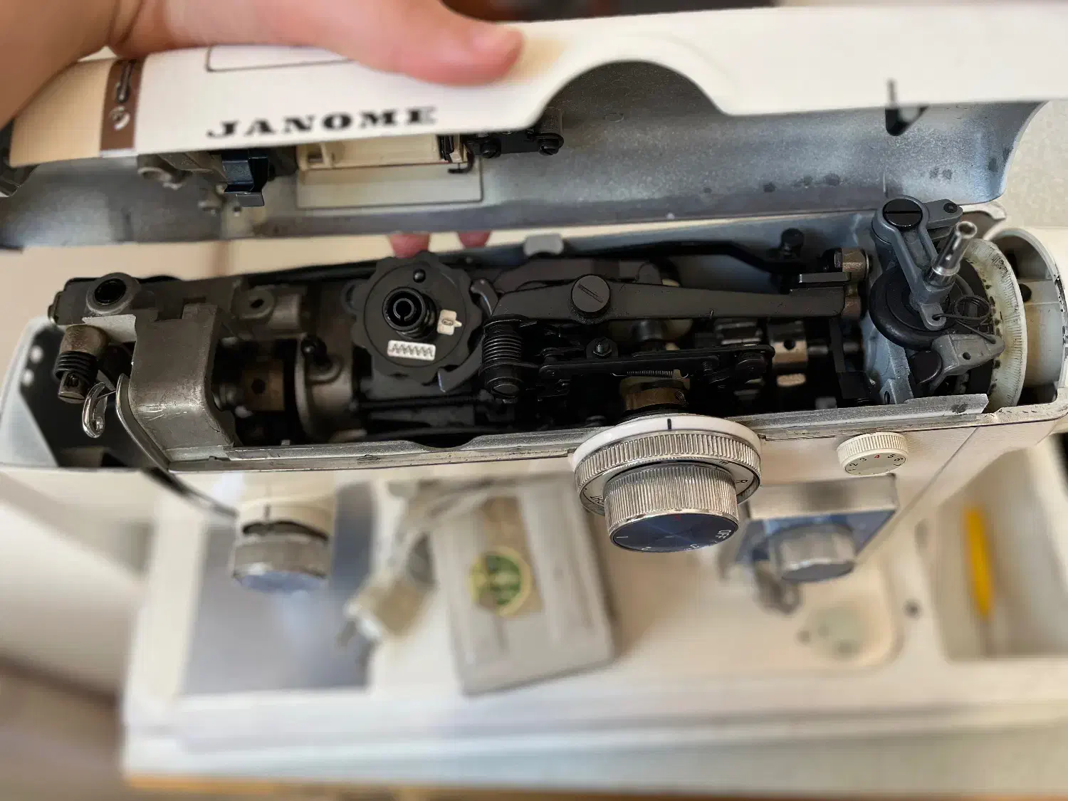 چرخ 804|چرخ خیاطی و ریسندگی|قم, باغ کرباسی|دیوار