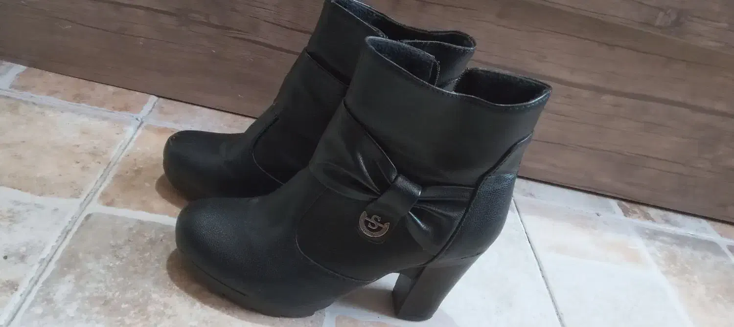 پالتو و بوت|لباس|صدرا-فارس, فاز ۱|دیوار