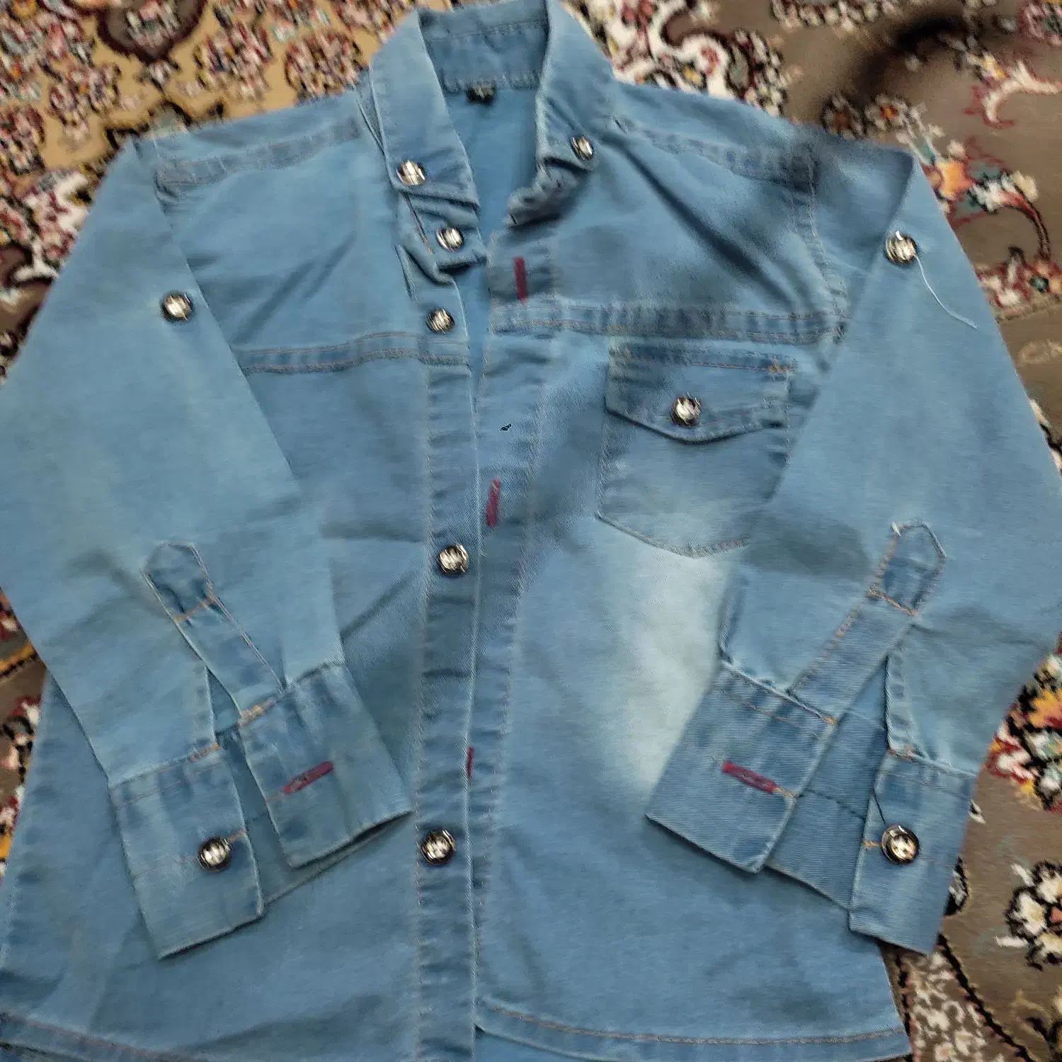 پیراهن پسرانه|لباس|بومهن, |دیوار