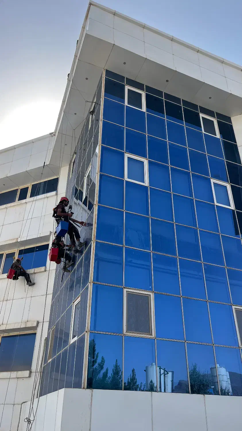 شست و شوی نما (کار در ارتفاع)|خدمات نظافت|یزد, |دیوار