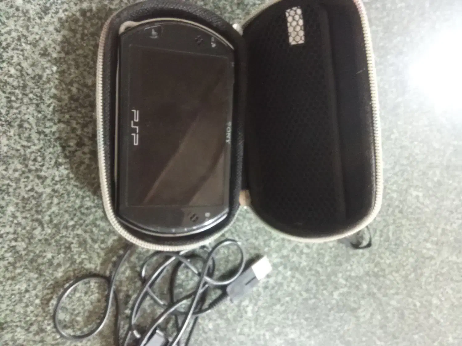 psp go پلی استیشن همراه مدل گو با کیف و کابل شارژر|کنسول، بازی ویدئویی و آنلاین|یاسوج, |دیوار