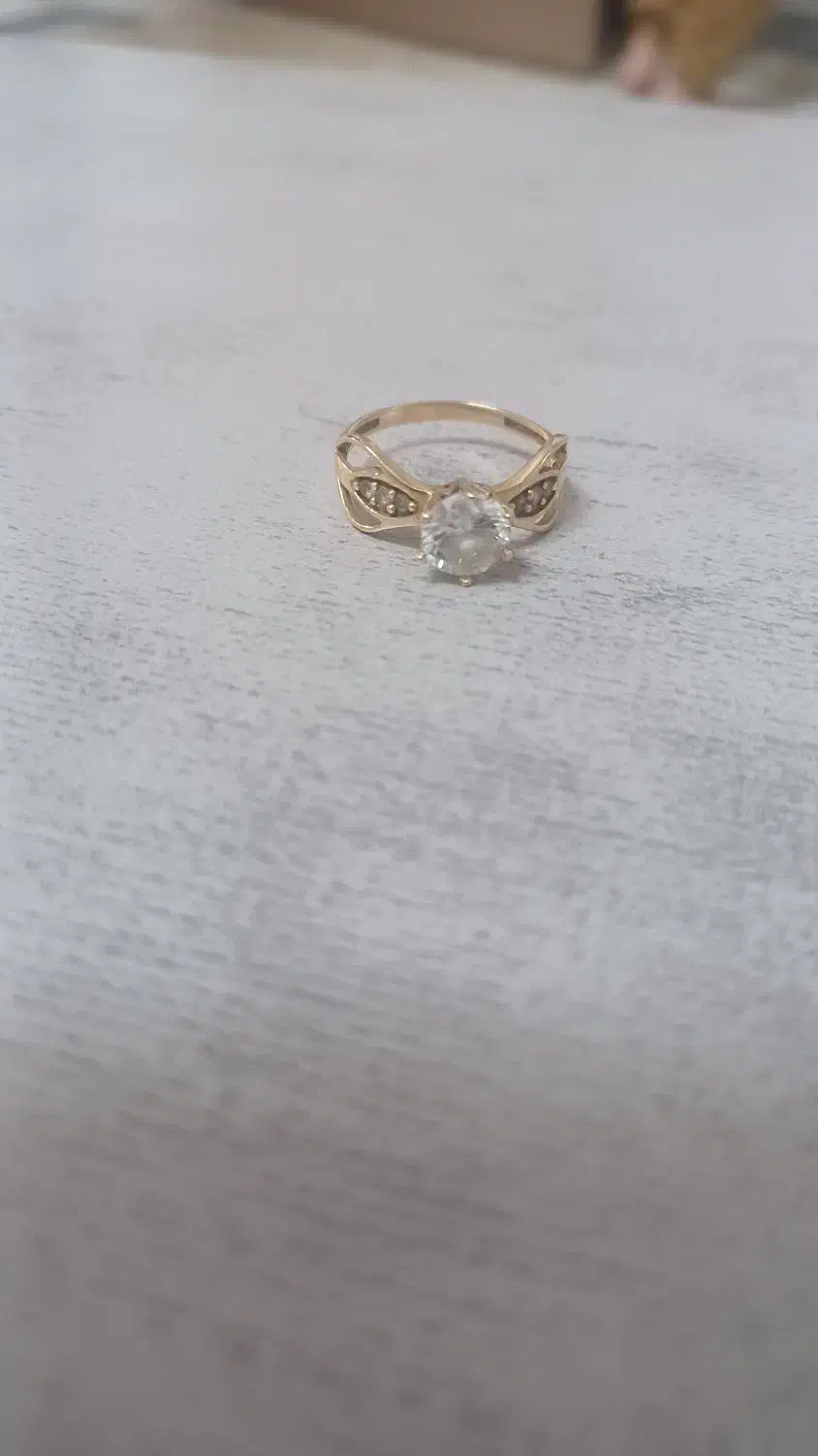 انگشتر|جواهرات|قم, چهل درخت‎|دیوار