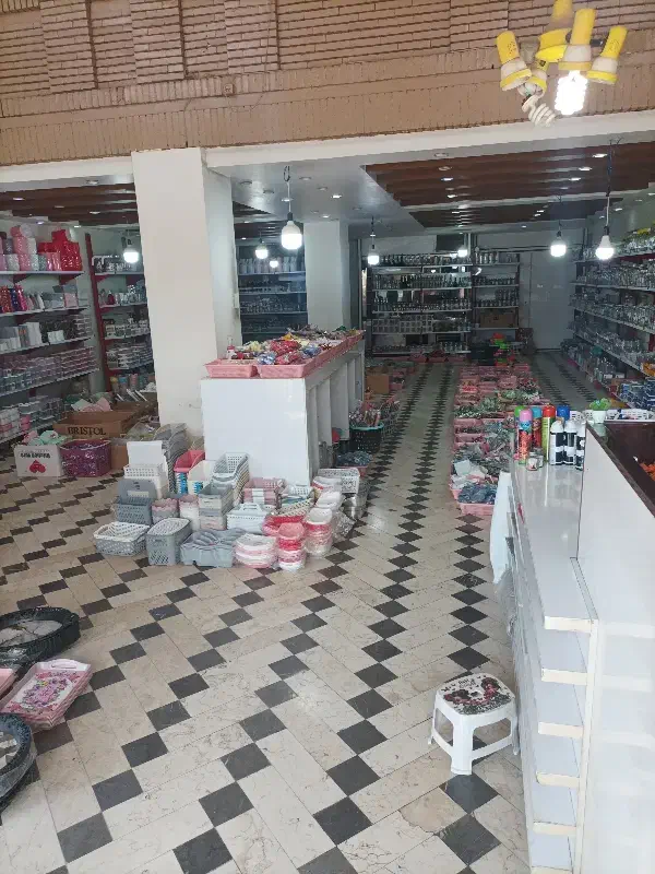 مغازه تجاری ۲۰۰متر هوراه با زیرزمین|اجارهٔ مغازه و غرفه|کرمان, |دیوار