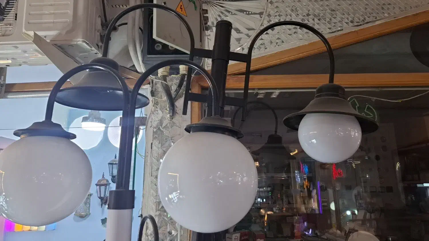 تولید و پخش چراغ های حیاطی و باغی در انواع طرح ها|لامپ و چراغ|تبریز, |دیوار